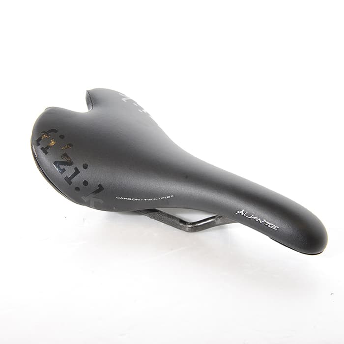 (中古)fizik (フィジーク) ALIANTE Carbon Braided アリアンテ カーボンブレイデッド  サドル（商品ID：3717008417248）詳細ページ | 自転車買取クラウンギアーズ｜ロードバイク・スポーツ自転車買取