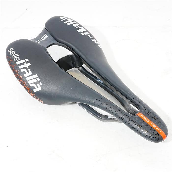 (中古)selle ITALIA (セラ イタリア) SLR BOOST PRO TEAM KIT CARBONIO SUPERFLOW  サドル（商品ID：3717014168790）詳細ページ | 自転車買取クラウンギアーズ｜ロードバイク・スポーツ自転車買取